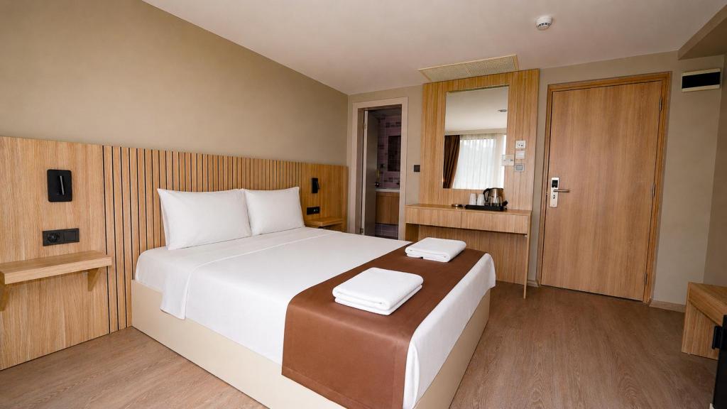 Standard Room, Land View