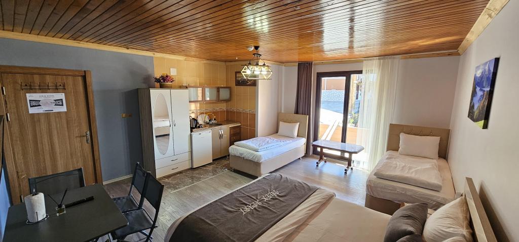 Apart Daire Zemin Kat Oda, Cadde Manzaralı