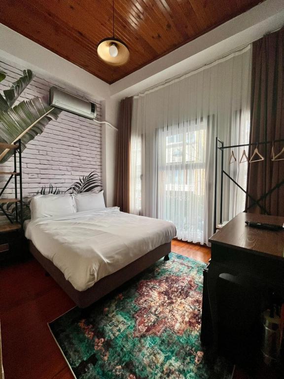 Superior Oda, Cadde Manzaralı (Balkonlu)