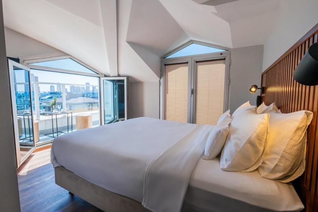 Standard Room, City View