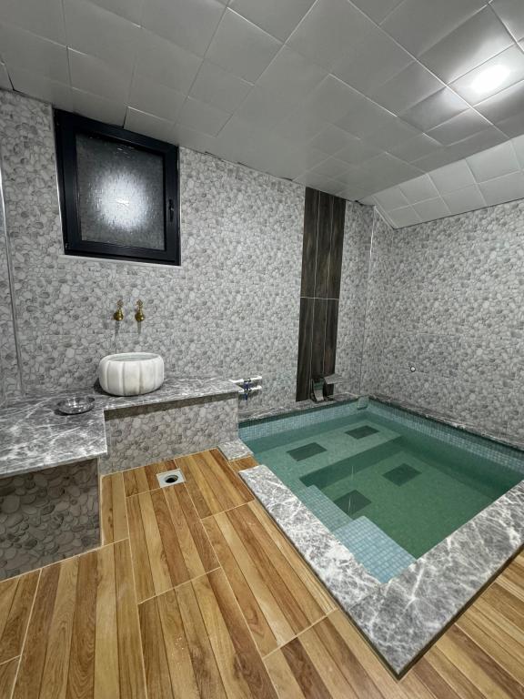 Aile Suit Odası, Şehir Manzaralı (Jakuzi)