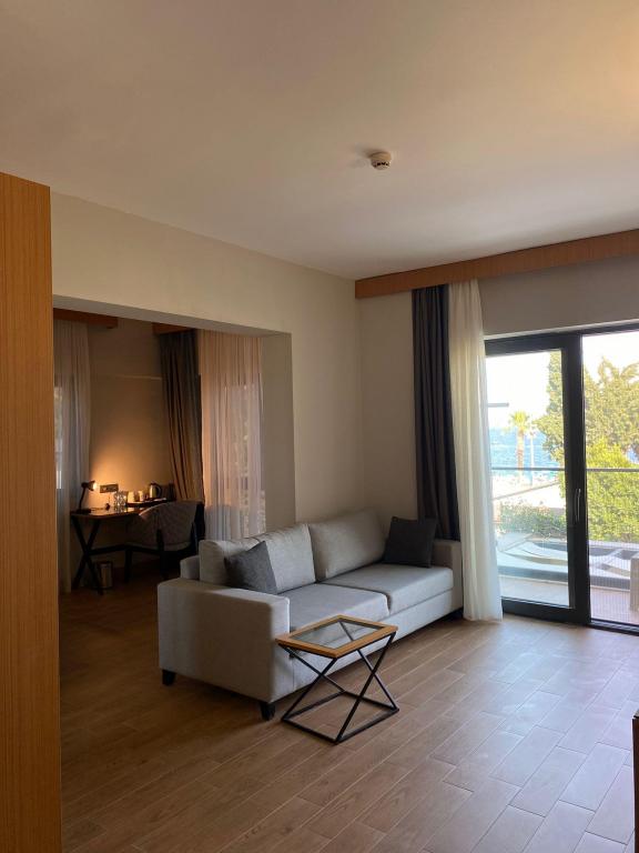 Suite,Deniz ve Havuz Manzaralı,1. Kat