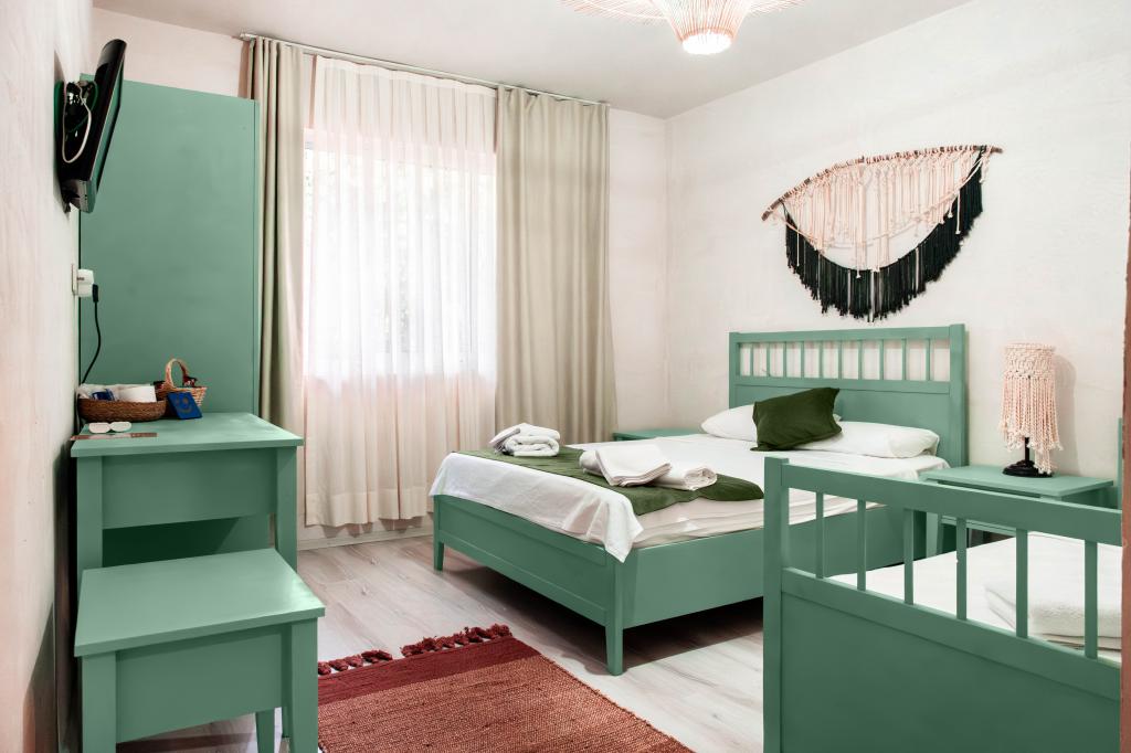 Aile Odası, Cadde Manzaralı