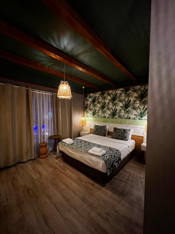 Deluxe Room, City Or Mountain View (3 Person, Balcony)