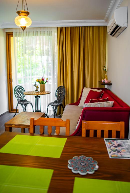 Studio Room, Garden View (Balcony)