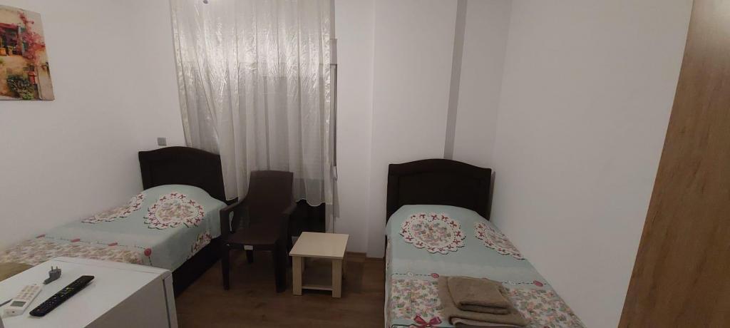 Twin Room, Viewless