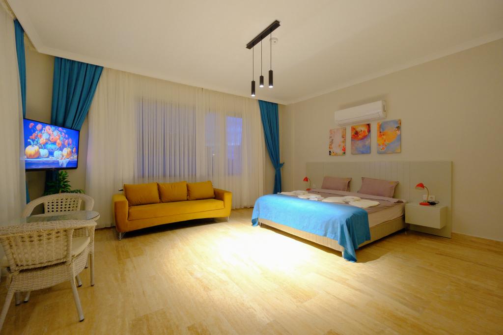 Suit Oda, Havuz Manzaralı (Balkonlu)