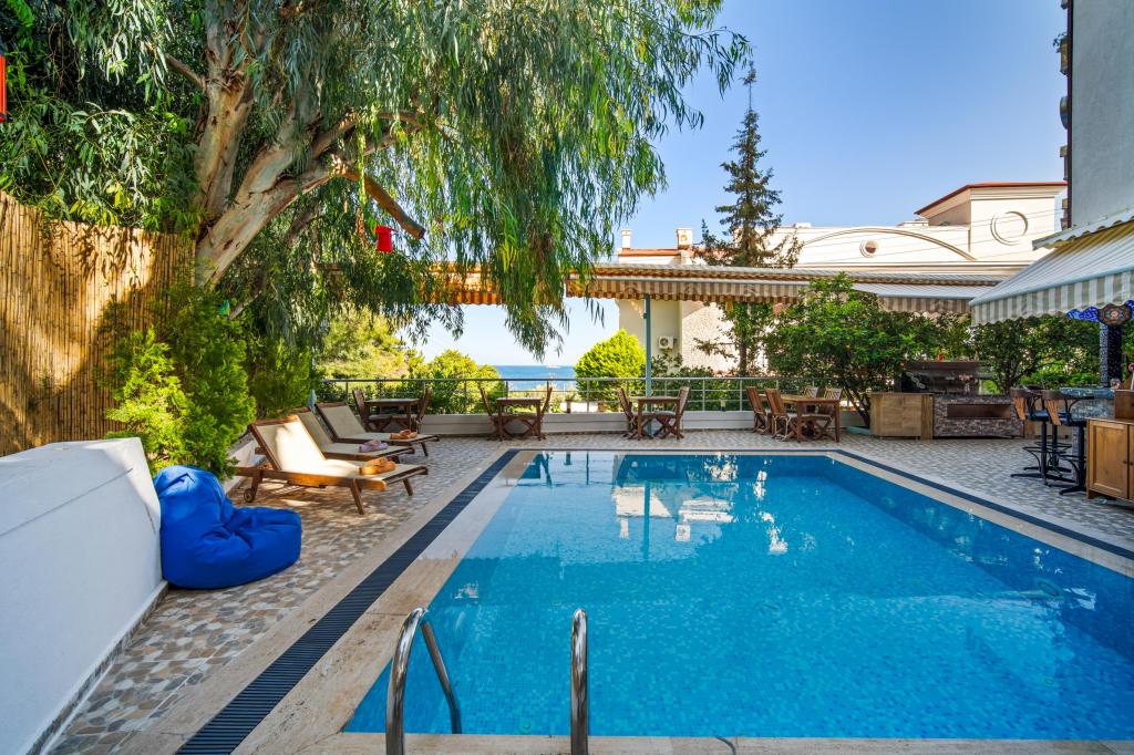 Eden Pyara Hotel