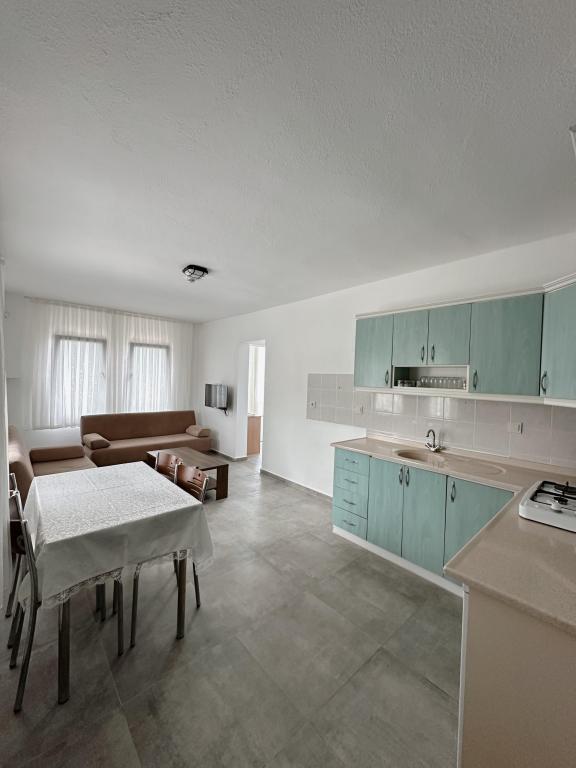 Aile Odası, Bahçe Manzaralı