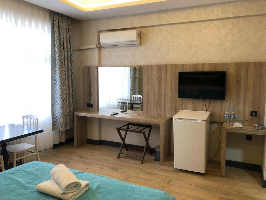 Köşe Oda, Göl Manzaralı (3 Kişilik)