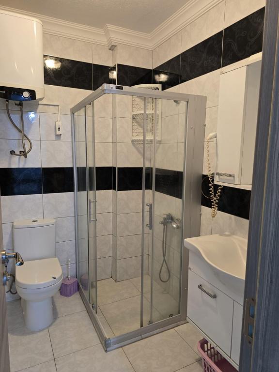 Aile Suiti,Deniz veya Bahçe Manzaralı,2. Kat Balkonlu