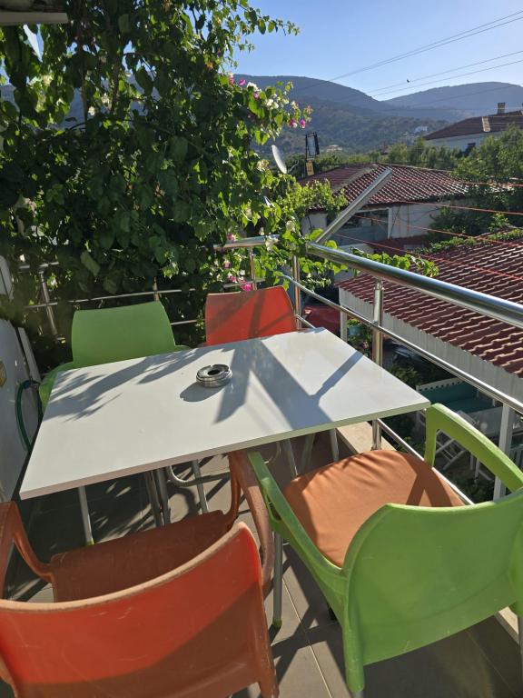 Aile Suiti,Deniz veya Bahçe Manzaralı,2. Kat Balkonlu