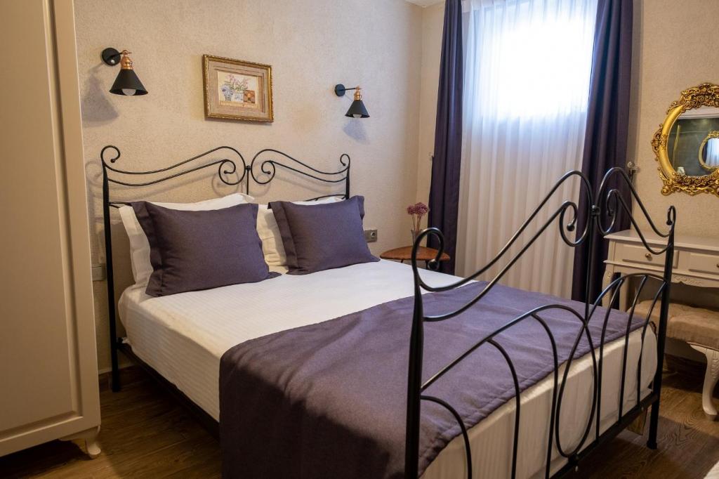 Economy Room, City View