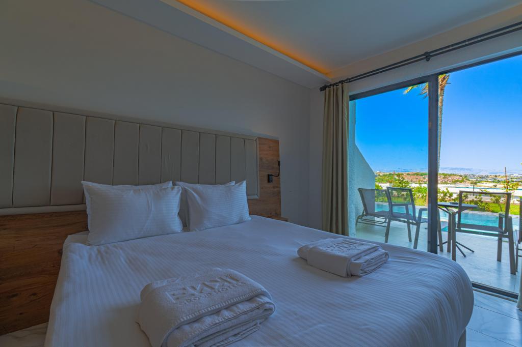 Deluxe Oda, Havuz Manzaralı