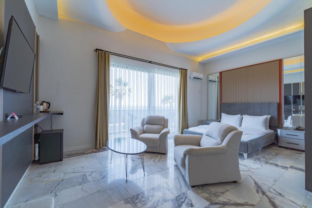 Superior Suit Oda, Deniz Manzaralı (Balkonlu)