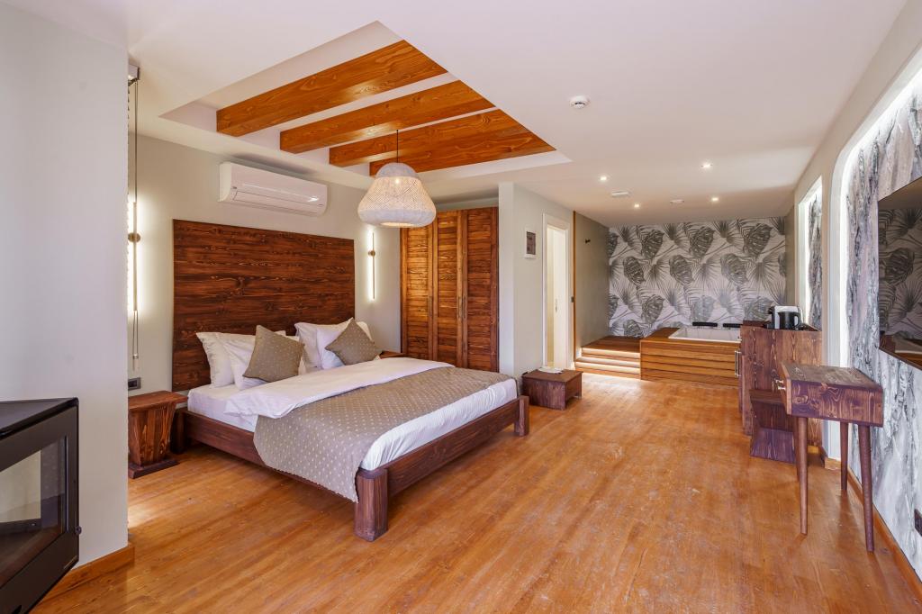 Bahçeli Oda, Dağ Manzaralı (Jakuzi)