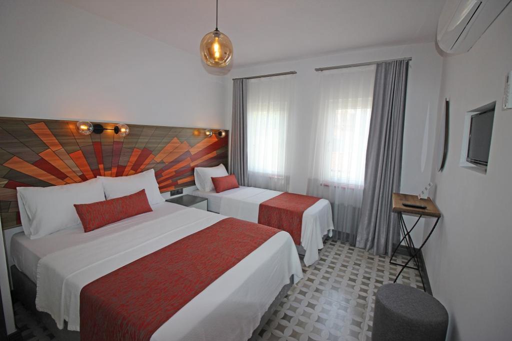 Standard Room, Street View (3 Person)