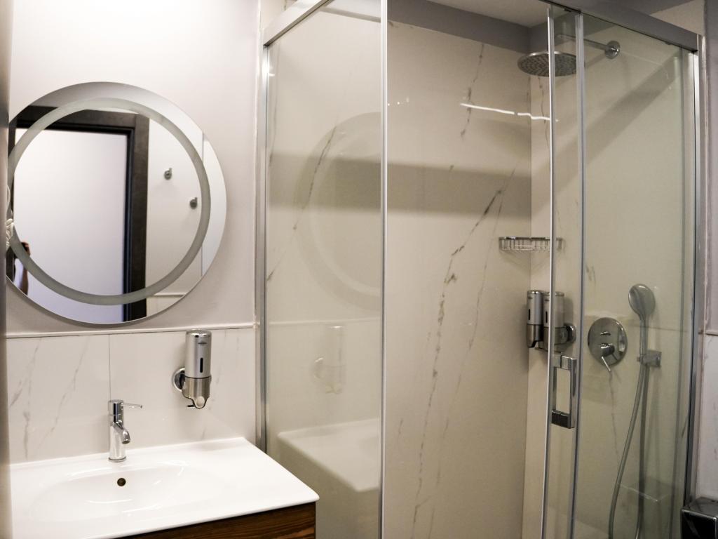 Deluxe Oda Kısmi Deniz Manzaralı,Liman Manzaralı,Balkonlu