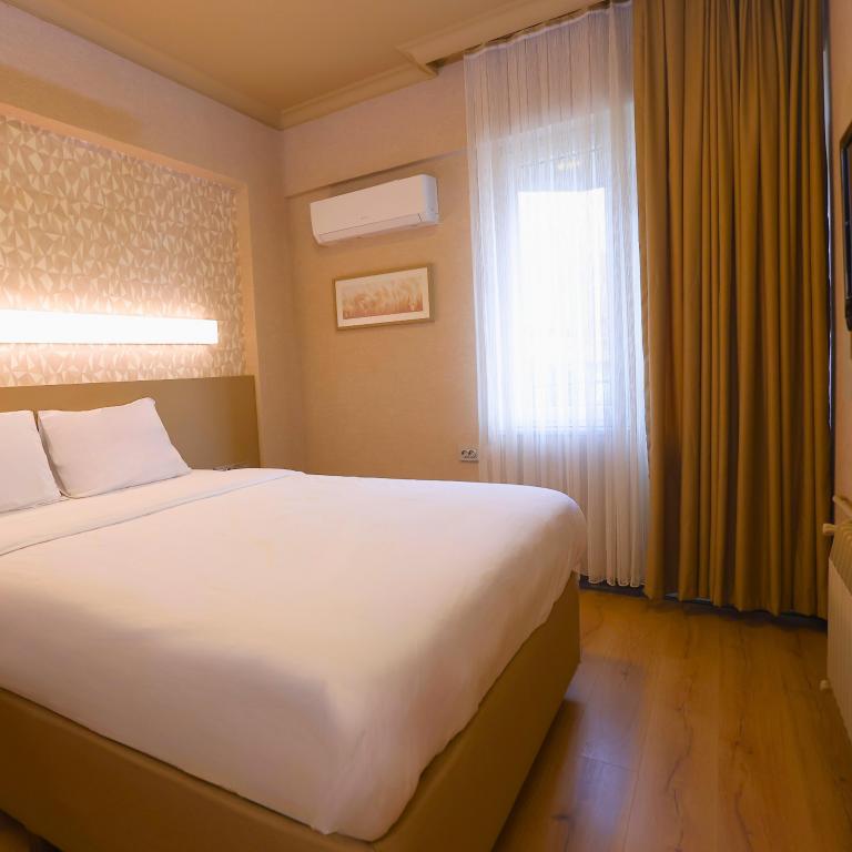 Standart Oda, Şehir Manzaralı