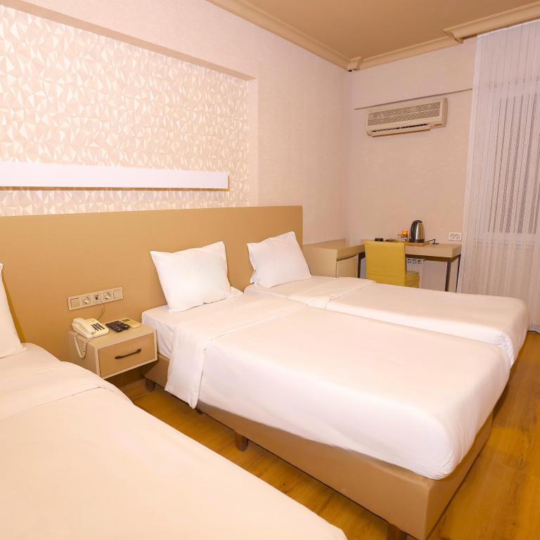 Standart Oda, Şehir Manzaralı (3 Kişilik, Balkonlu)