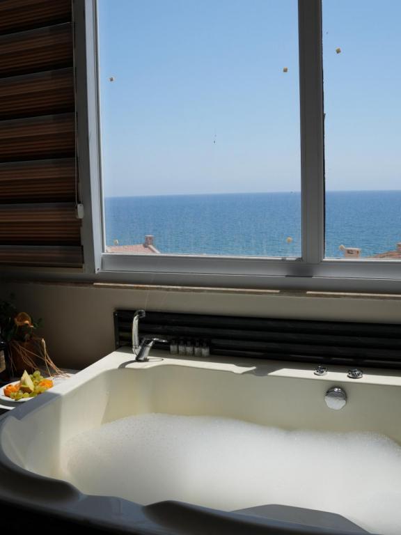 Jakuzili Oda, Deniz Manzaralı, Balkonsuz