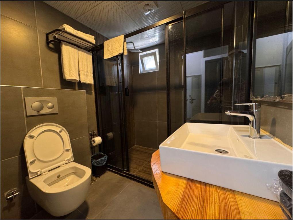 Aile Suit Odası, Havuz Manzaralı (Balkonlu)