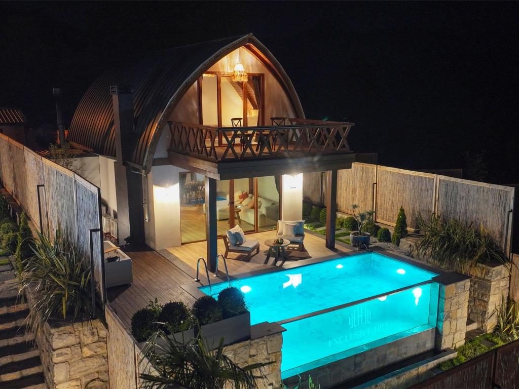 Deluxe Bungalow 2+1,Göl Manzaralı,Isıtmalı Özel Havuzlu
