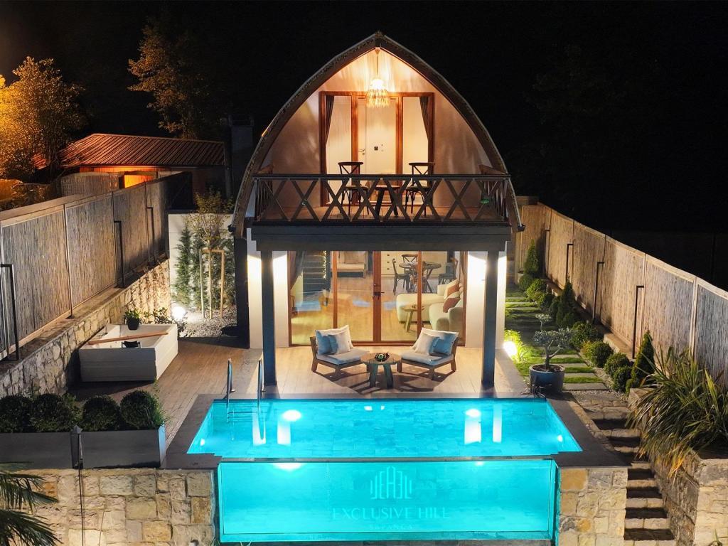 Deluxe Bungalow 2+1,Göl Manzaralı,Isıtmalı Özel Havuzlu