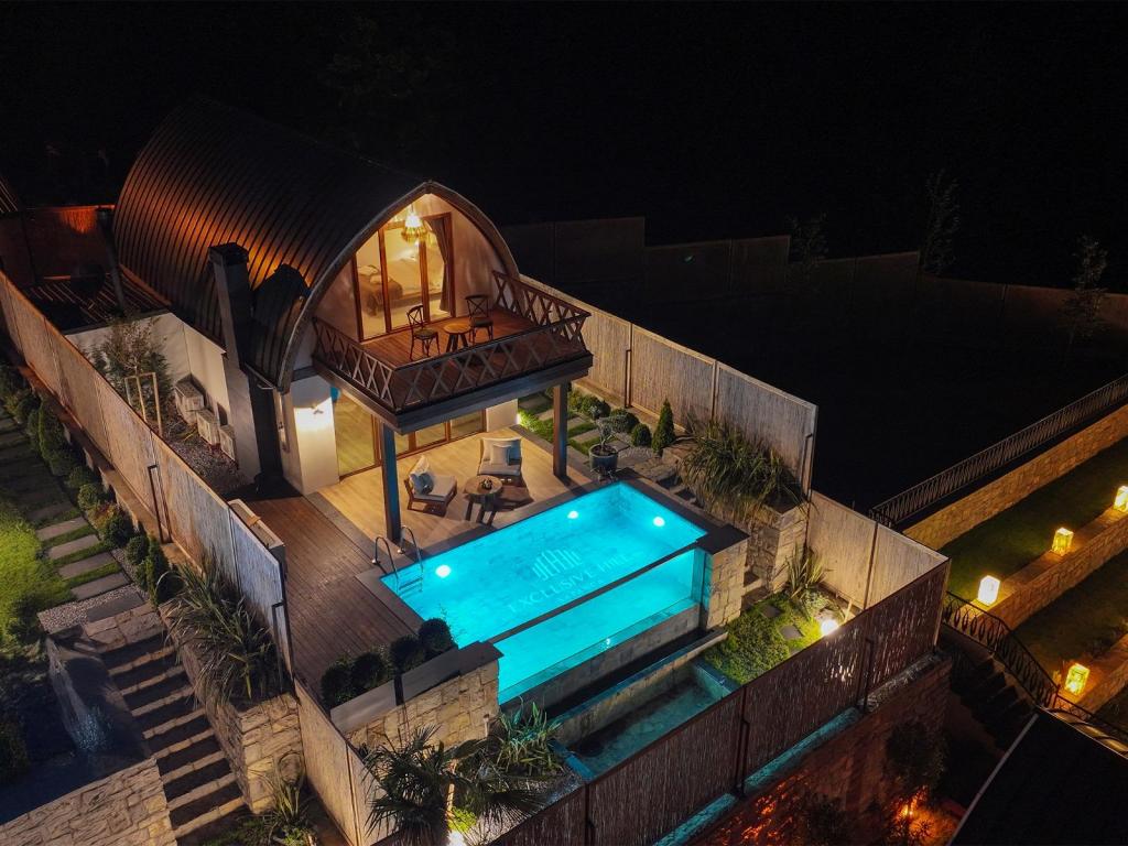 Deluxe Bungalow 2+1,Göl Manzaralı,Isıtmalı Özel Havuzlu