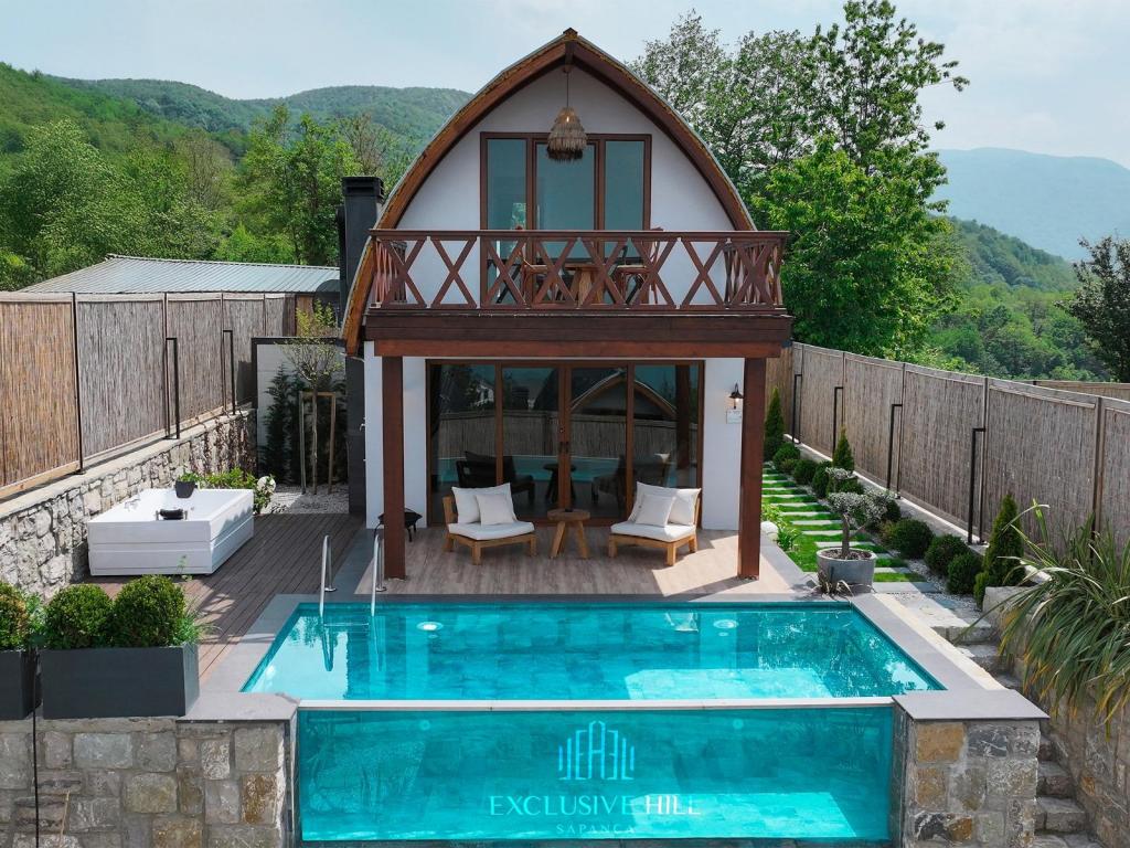 Deluxe Bungalow 2+1,Göl Manzaralı,Isıtmalı Özel Havuzlu