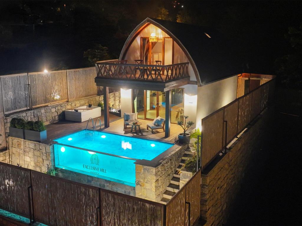 Deluxe Bungalow 2+1,Göl Manzaralı,Isıtmalı Özel Havuzlu