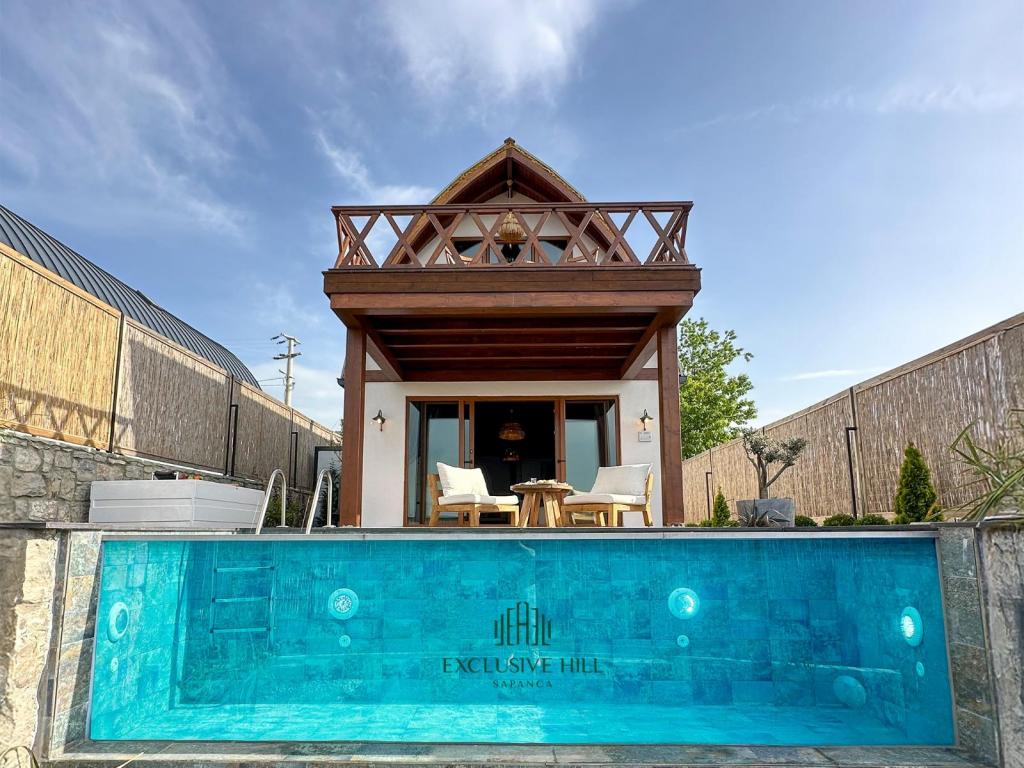 Deluxe Bungalow 2+1,Göl Manzaralı,Isıtmalı Özel Havuzlu