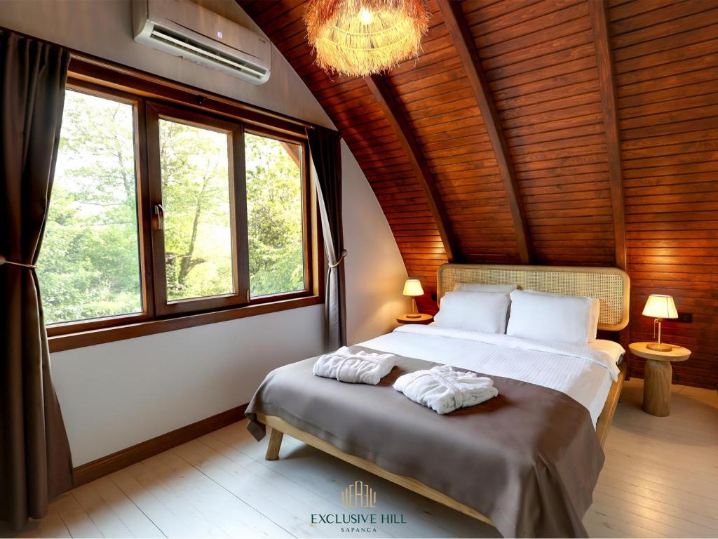 Deluxe Bungalow 2+1,Göl Manzaralı,Isıtmalı Özel Havuzlu