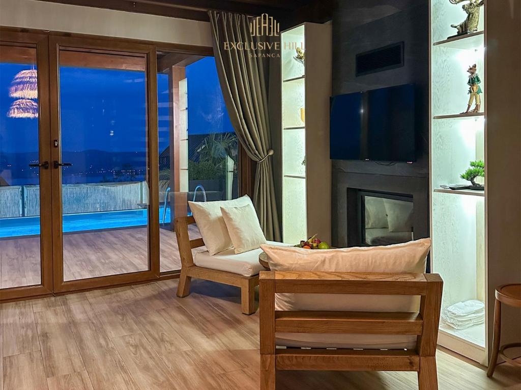 Deluxe Bungalow 2+1,Göl Manzaralı,Isıtmalı Özel Havuzlu