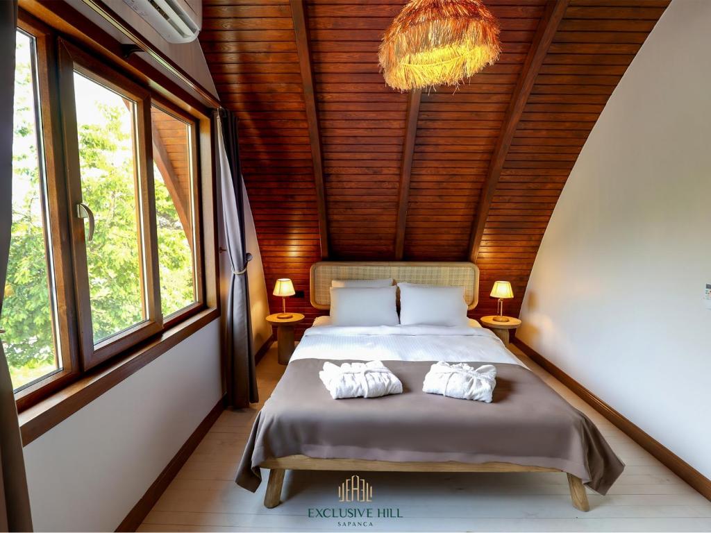 Deluxe Bungalow 2+1,Göl Manzaralı,Isıtmalı Özel Havuzlu