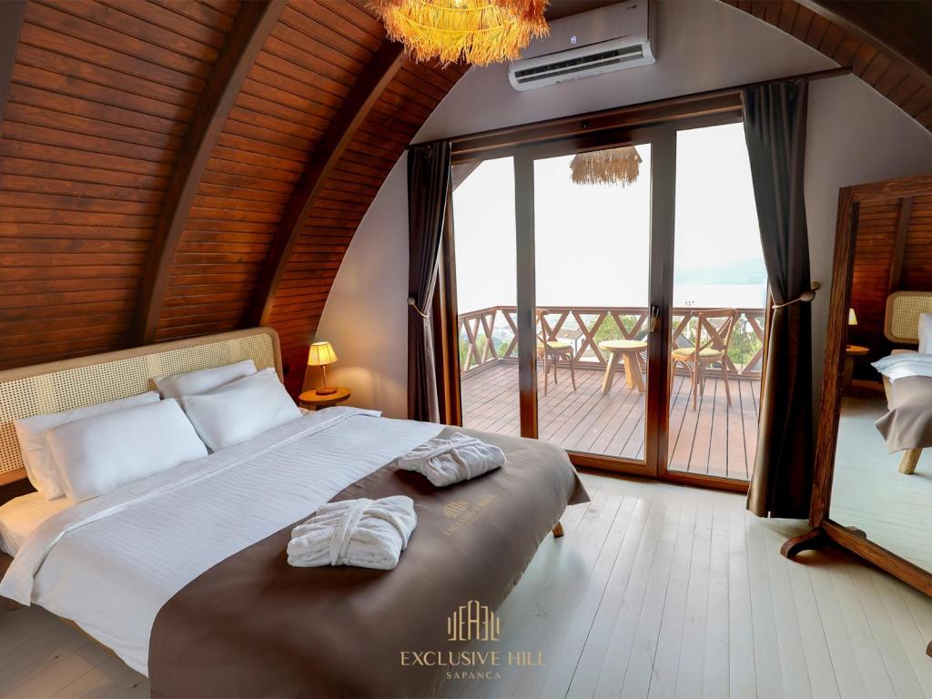 Deluxe Bungalow 2+1,Göl Manzaralı,Isıtmalı Özel Havuzlu