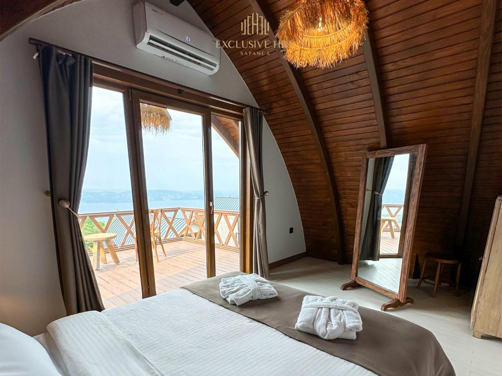 Deluxe Bungalow 2+1,Göl Manzaralı,Isıtmalı Özel Havuzlu
