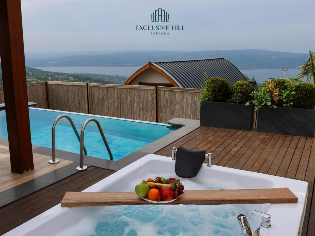 Deluxe Bungalow 2+1,Göl Manzaralı,Isıtmalı Özel Havuzlu