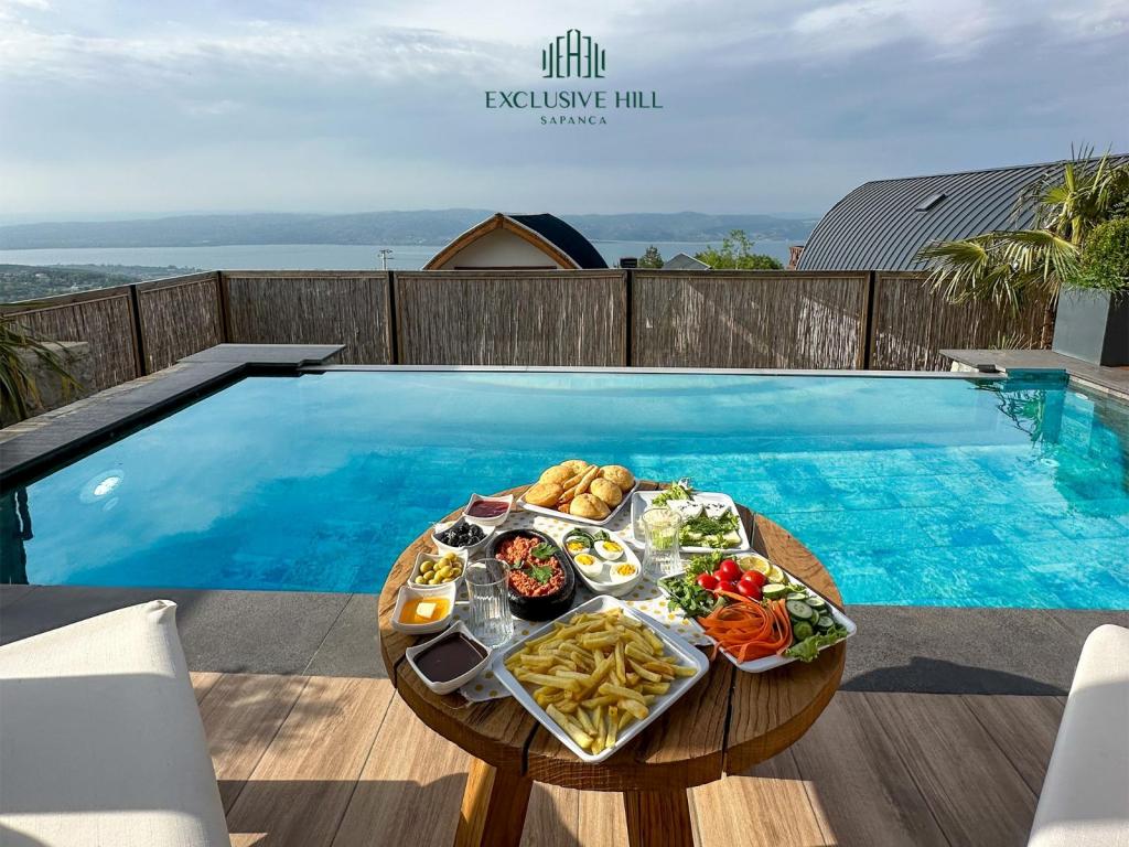 Deluxe Bungalow 2+1,Göl Manzaralı,Isıtmalı Özel Havuzlu