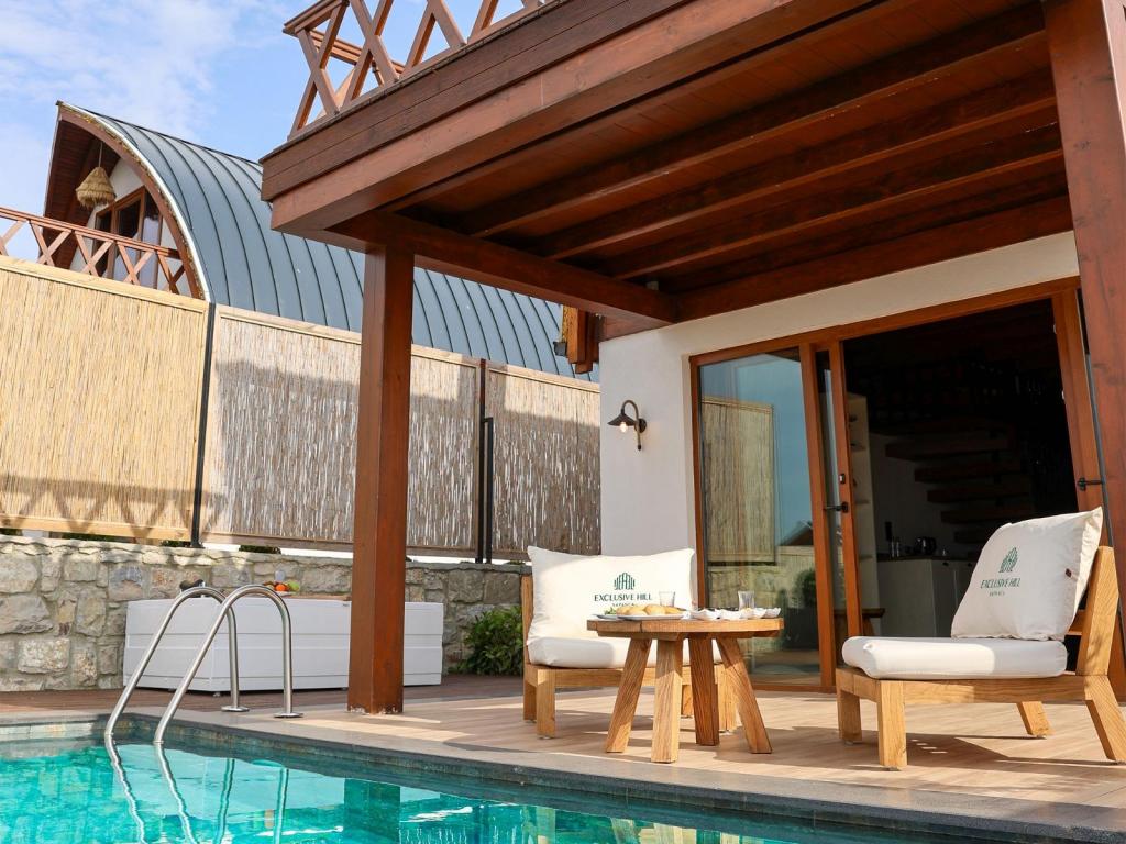 Deluxe Bungalow 2+1,Göl Manzaralı,Isıtmalı Özel Havuzlu