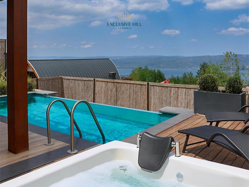 Deluxe Bungalow 2+1,Göl Manzaralı,Isıtmalı Özel Havuzlu