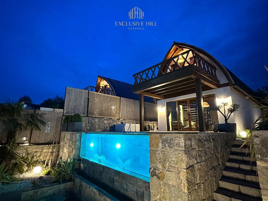 Deluxe Bungalow 2+1,Göl Manzaralı,Isıtmalı Özel Havuzlu