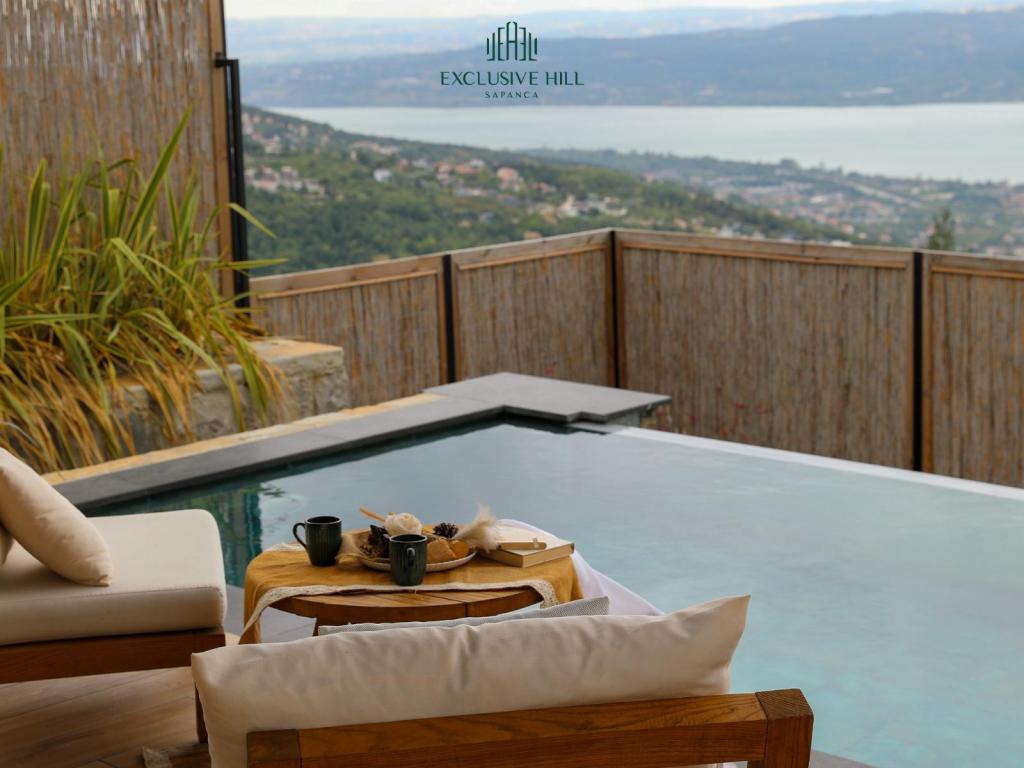 Deluxe Bungalow 2+1,Göl Manzaralı,Isıtmalı Özel Havuzlu
