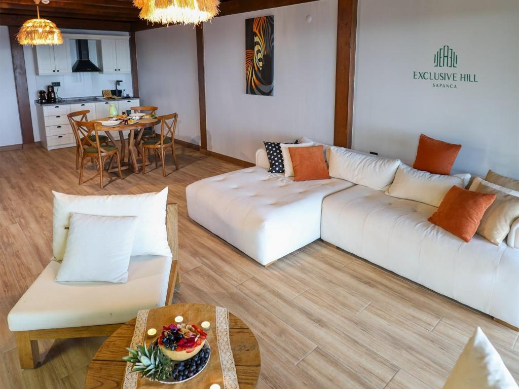 Deluxe Bungalow 2+1,Göl Manzaralı,Isıtmalı Özel Havuzlu