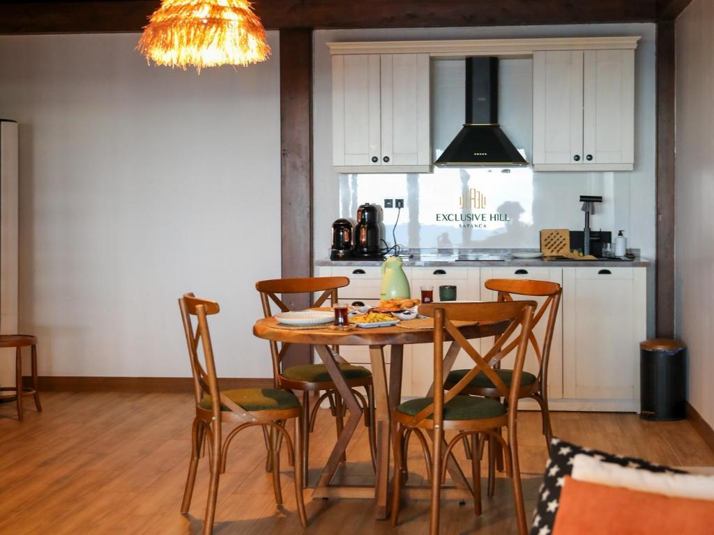 Deluxe Bungalow 2+1,Göl Manzaralı,Isıtmalı Özel Havuzlu