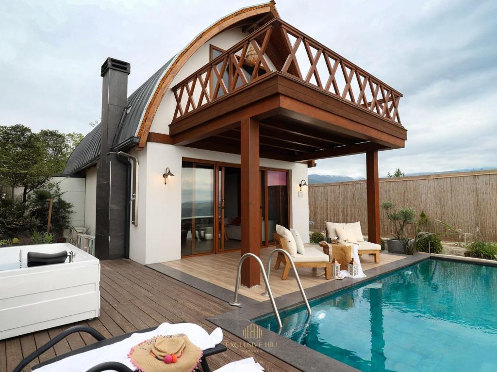 Deluxe Bungalow 2+1,Göl Manzaralı,Isıtmalı Özel Havuzlu
