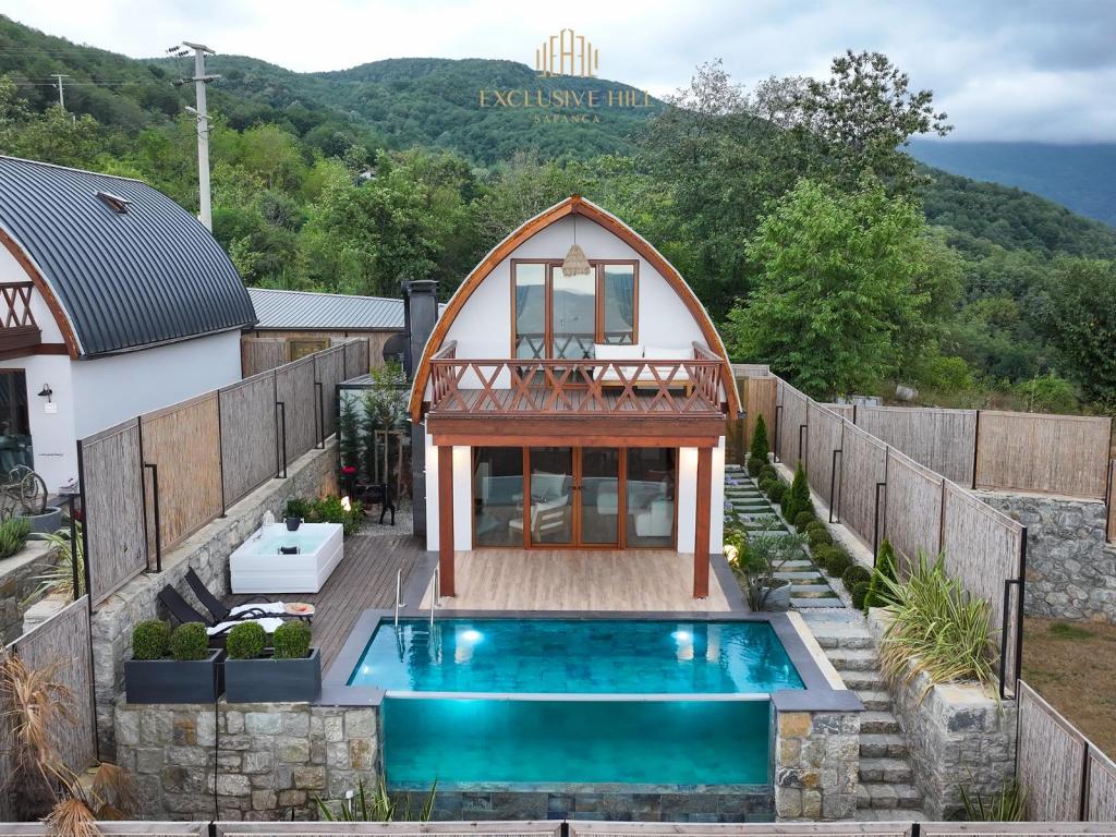 Deluxe Bungalow 2+1,Göl Manzaralı,Isıtmalı Özel Havuzlu