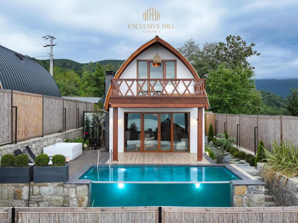 Deluxe Bungalow 2+1,Göl Manzaralı,Isıtmalı Özel Havuzlu