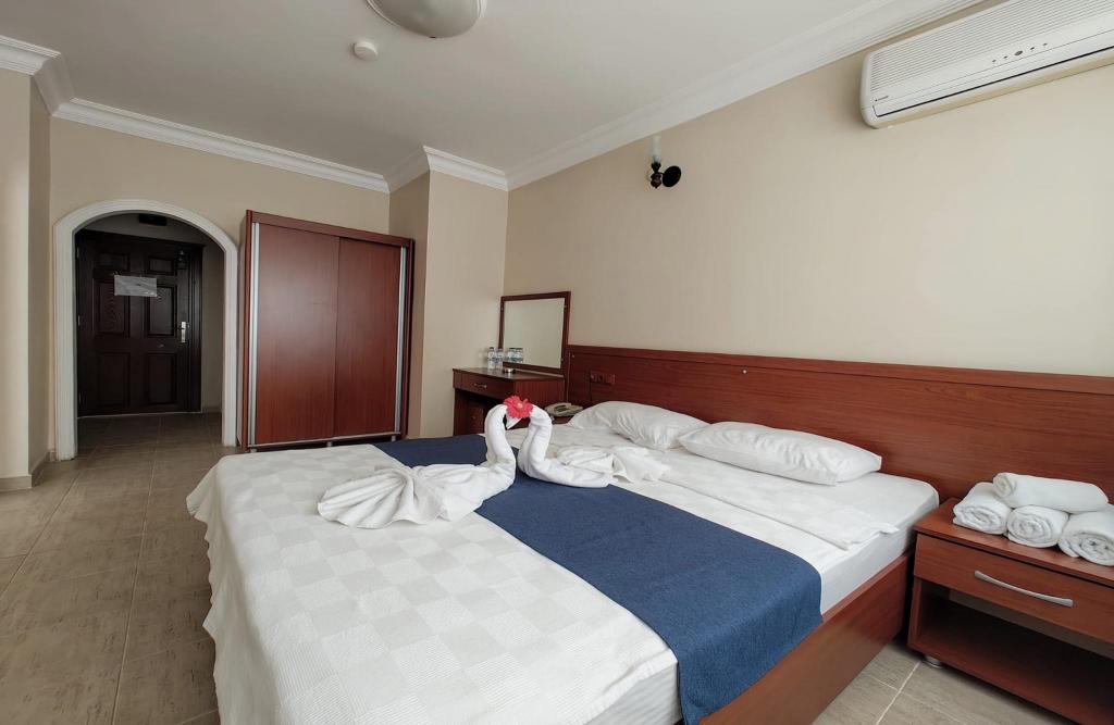 Deluxe Oda, Havuz Manzaralı