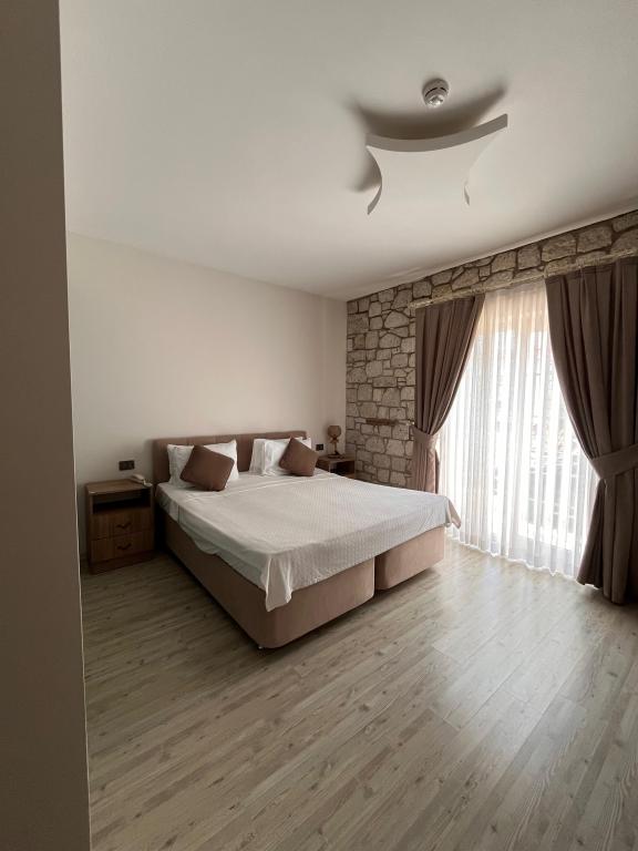 Standart Oda,Kara Manzaralı